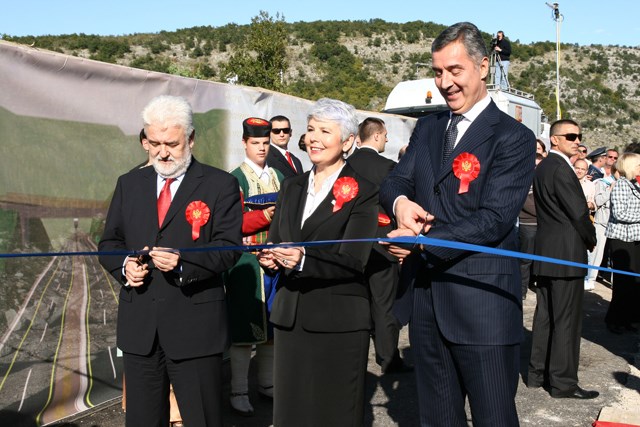Slika /2016/Glavno tajništvo/ENG/novosti/Arhiva/predsjednica_vlade_pozdravila_pocetak_izgradnje_crnogorske_autoceste.jpg